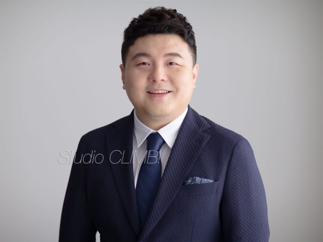 笑顔のビジネス用プロフィール写真