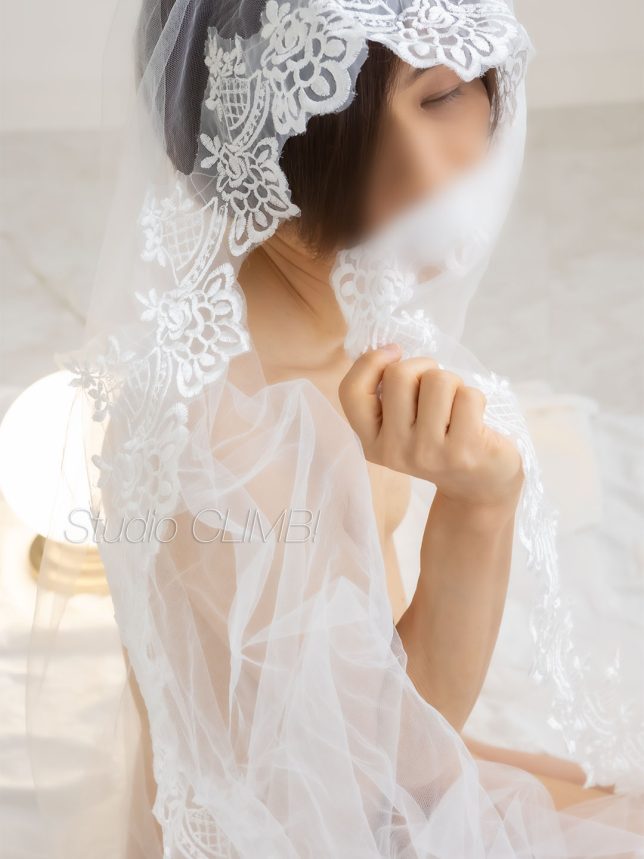 ジェンダーレスなセミヌード撮影