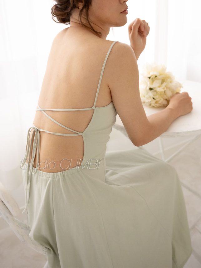 背中の空いたセクシーなドレス