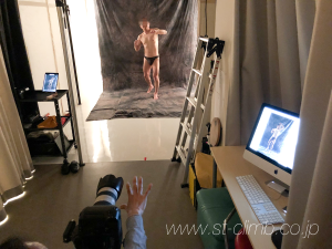 男性ヌード写真のスタジオ撮影
