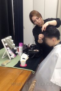 撮影用にヘアメイク