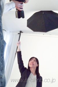 選挙ポスターの写真撮影