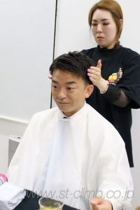 撮影用のヘアメイク風景