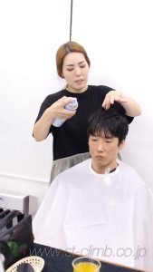 撮影前のヘアメイク