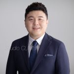笑顔のビジネス用プロフィール写真