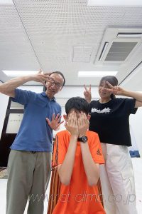 スタッフと記念写真