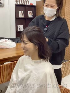 撮影前のヘアメイク