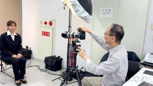 証明写真撮影中